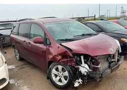 2014 TOYOTA SIENNA LE