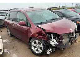 2014 TOYOTA SIENNA LE