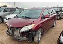 2014 TOYOTA SIENNA LE