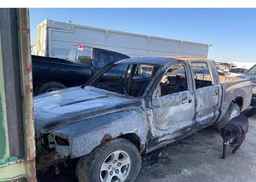 2005 DODGE DAKOTA QUAD
