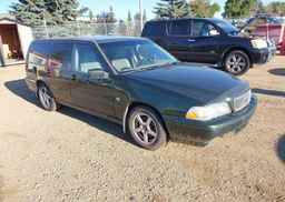 1999 VOLVO V70
