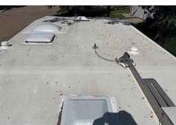 2005 FOREST RIVER INC. ROCKWOOD