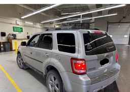 2010 FORD ESCAPE LIMITED
