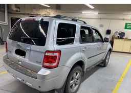 2010 FORD ESCAPE LIMITED