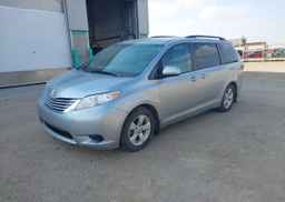 2015 TOYOTA SIENNA LE