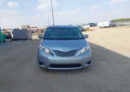 2015 TOYOTA SIENNA LE