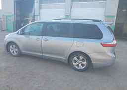 2015 TOYOTA SIENNA LE