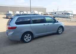 2015 TOYOTA SIENNA LE