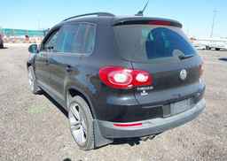 2011 VOLKSWAGEN TIGUAN S