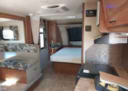 2017 LANCE CAMPER MFG. CORP. STD 1995