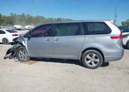 2012 TOYOTA SIENNA