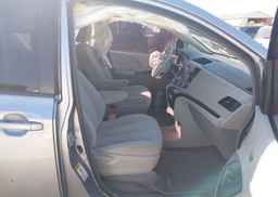 2012 TOYOTA SIENNA
