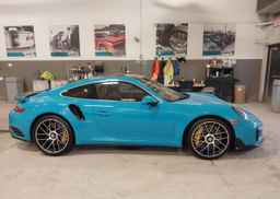 2017 PORSCHE 911