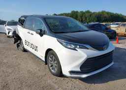 2021 TOYOTA SIENNA XLE 8-PASSENGER