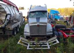 2023 KENWORTH T880