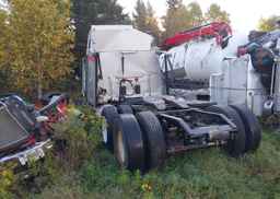 2023 KENWORTH T880