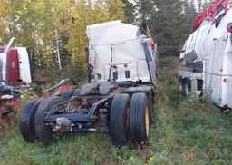 2023 KENWORTH T880