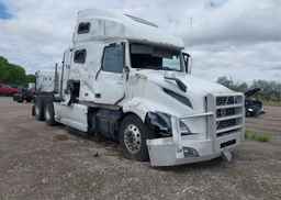 2023 VOLVO VNL
