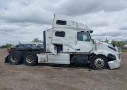 2023 VOLVO VNL