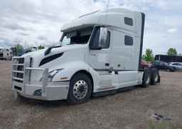 2023 VOLVO VNL