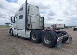 2023 VOLVO VNL