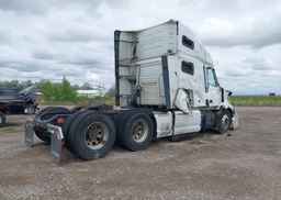 2023 VOLVO VNL