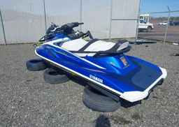 2018 YAMAHA WAVE RUNNER