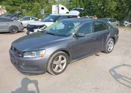 2013 VOLKSWAGEN PASSAT SE