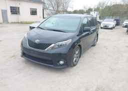 2016 TOYOTA SIENNA SE