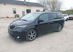 2016 TOYOTA SIENNA SE