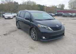 2016 TOYOTA SIENNA SE