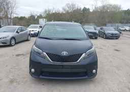 2016 TOYOTA SIENNA SE