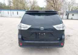 2016 TOYOTA SIENNA SE