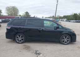 2016 TOYOTA SIENNA SE