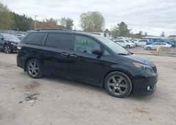 2016 TOYOTA SIENNA SE