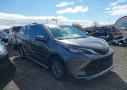 2023 TOYOTA SIENNA XLE 8-PASSENGER
