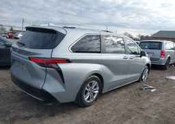 2024 TOYOTA SIENNA
