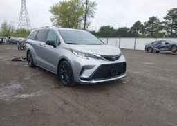 2022 TOYOTA SIENNA LE
