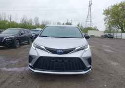 2022 TOYOTA SIENNA LE