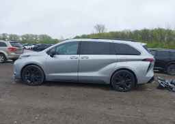 2022 TOYOTA SIENNA LE