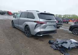 2022 TOYOTA SIENNA LE