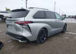 2022 TOYOTA SIENNA LE