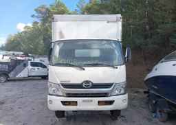 2015 HINO 195