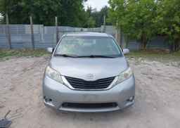 2011 TOYOTA SIENNA LE 8 PASSENGER
