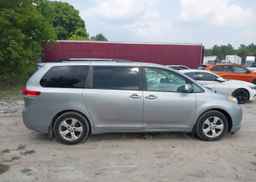 2011 TOYOTA SIENNA LE 8 PASSENGER