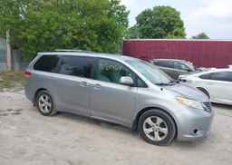 2011 TOYOTA SIENNA LE 8 PASSENGER