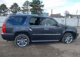 2011 CADILLAC ESCALADE
