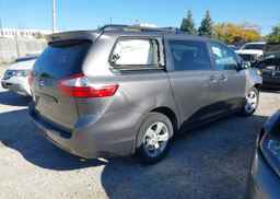 2016 TOYOTA SIENNA