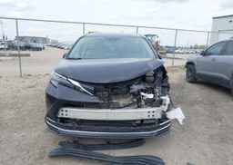 2024 TOYOTA SIENNA LE