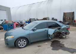 2011 TOYOTA CAMRY SE
